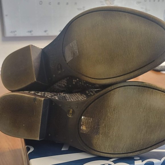 Lucky Brand Python pattern short bootie sz 9 - Picture 2 of 2